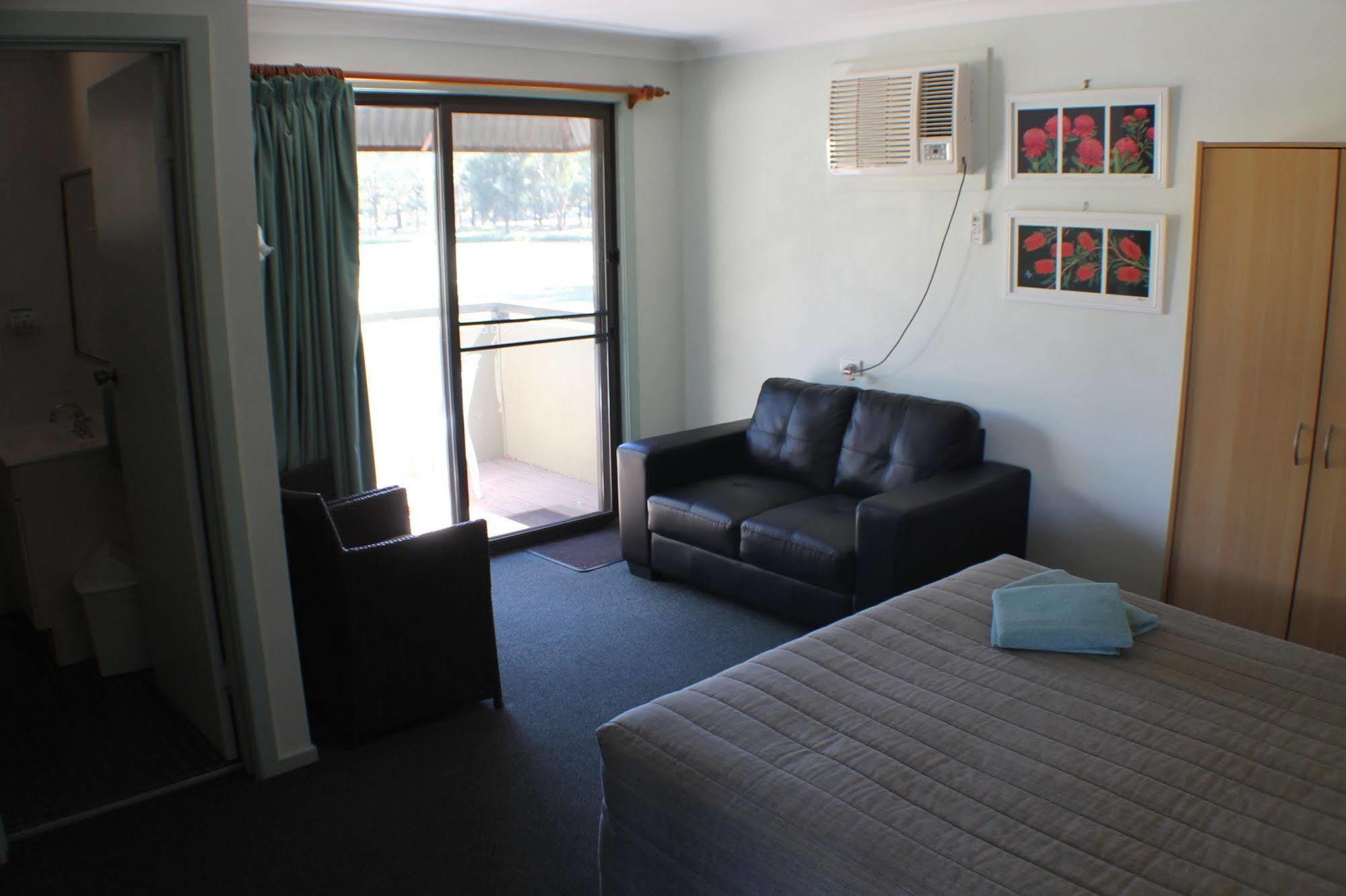 Lake Forbes Motel Kültér fotó