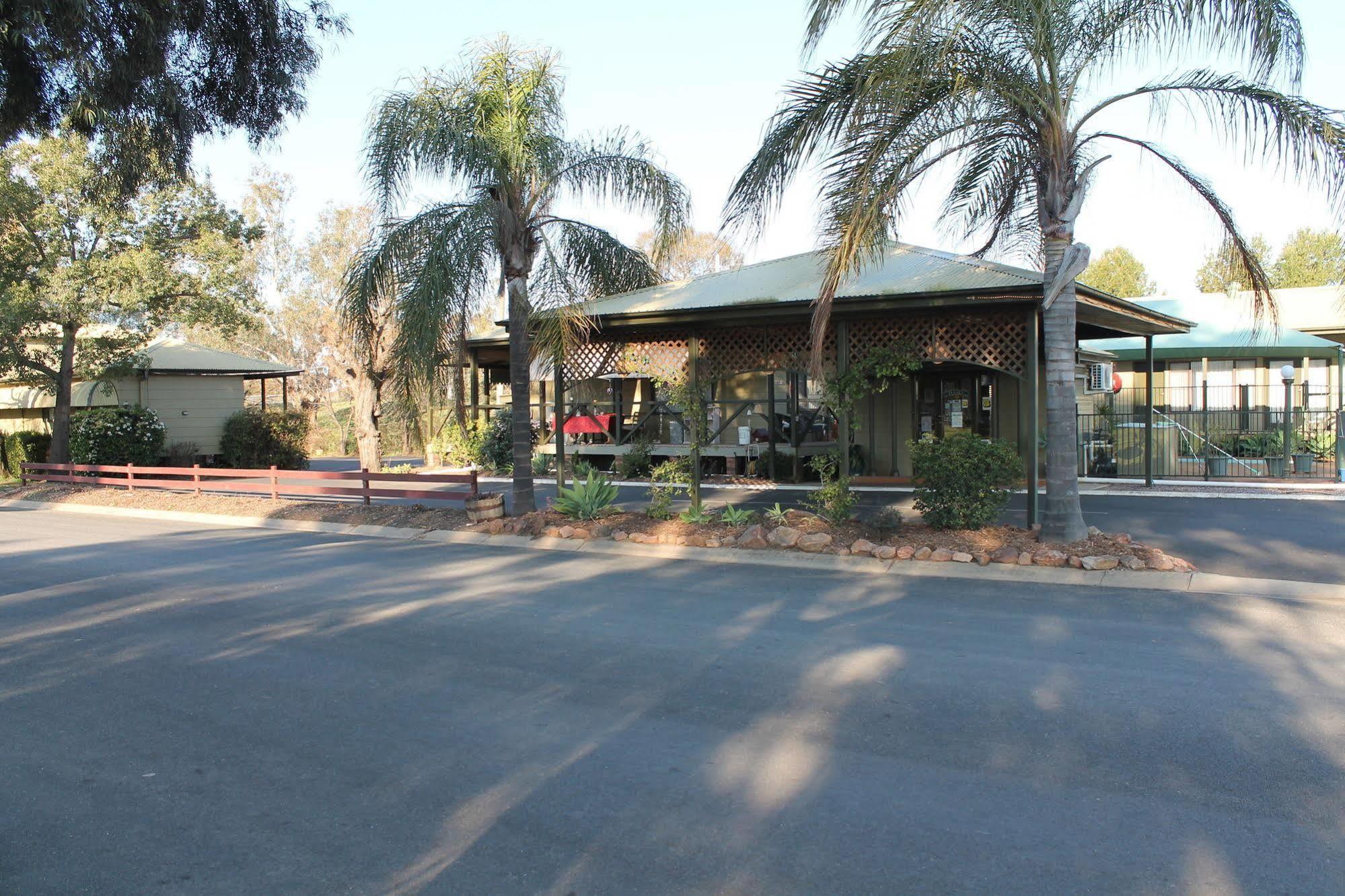 Lake Forbes Motel Kültér fotó